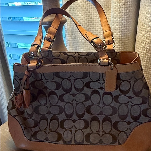 Coach Brown and Tan Signature Shoulder Bag - Picture 3 of 9